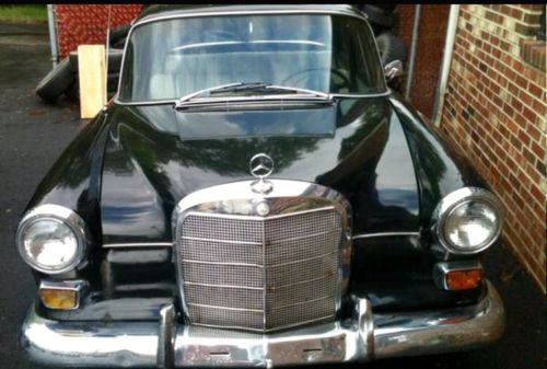 Classic Mercedes Benz 200 series 1967 Mercedes-Benz 200-Series Mercedes 200D