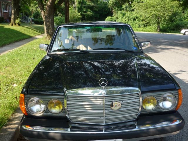 1983 Mercedes-Benz 200-Series 240 - photo 2