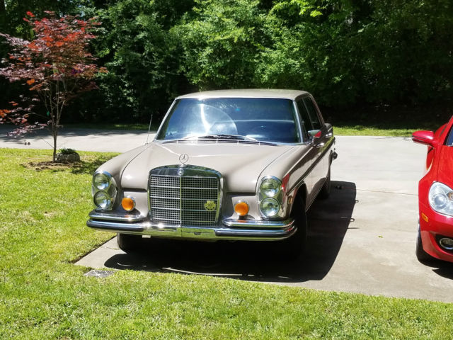 Classic Mercedes Sedan 280 SEL 4.5 Long Wheel Base. Last of handmade cars 1973 Mercedes-Benz 200-Series 280 SEL 4.5