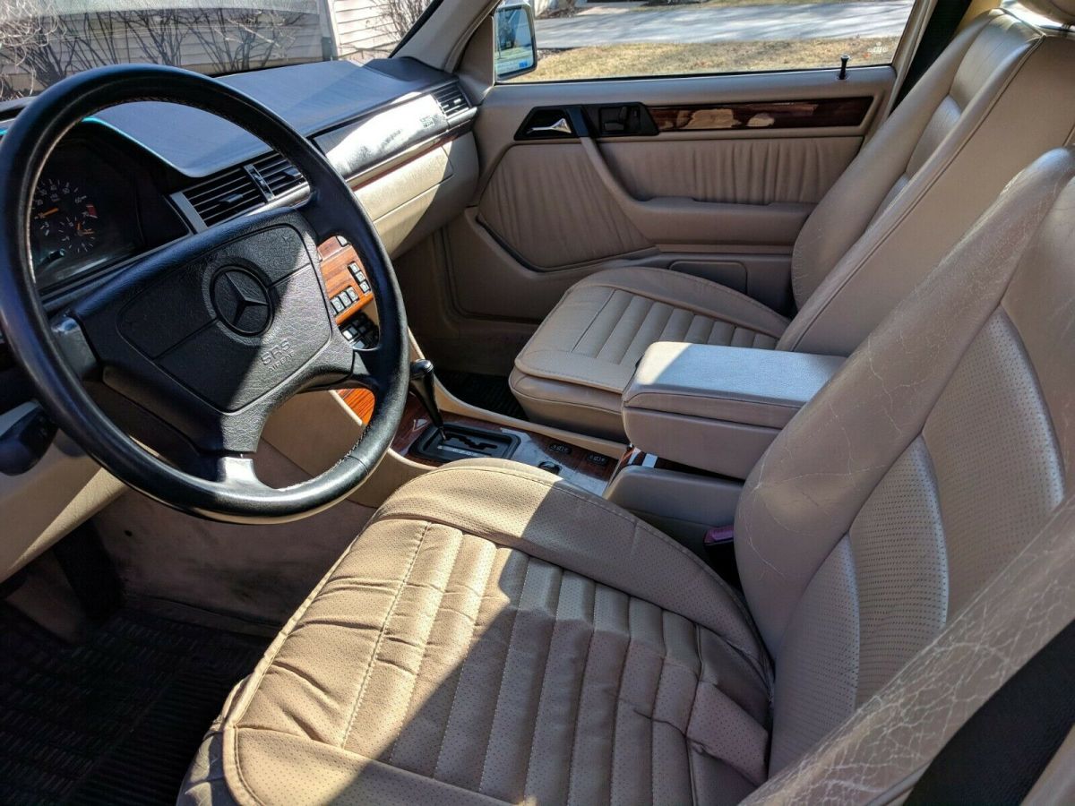 1994 Mercedes-Benz 300-Series sedan - photo 5