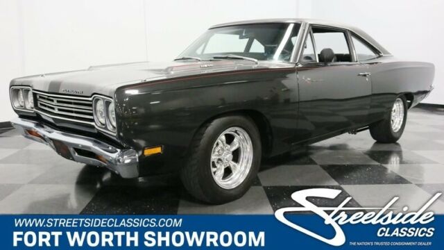 classic mopar muscle hemi v8 4 speed manual pistol grip air black 1969 Plymouth Road Runner 528 HEMI