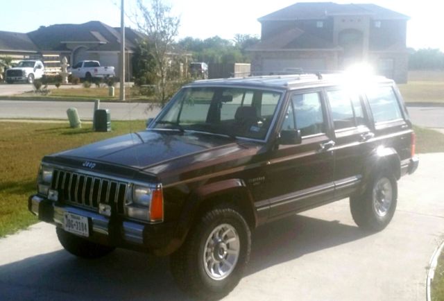 Classic Original 67,000 miles, Very Clean, 4x4, Cold AC! 1986 Jeep Cherokee