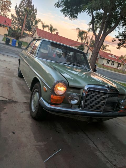 1969 Mercedes-Benz 200-Series 230