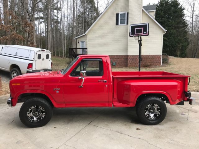 Classic red 1982 Ford F-150 4x4 Stepside/Flareside 1982 Ford F-150