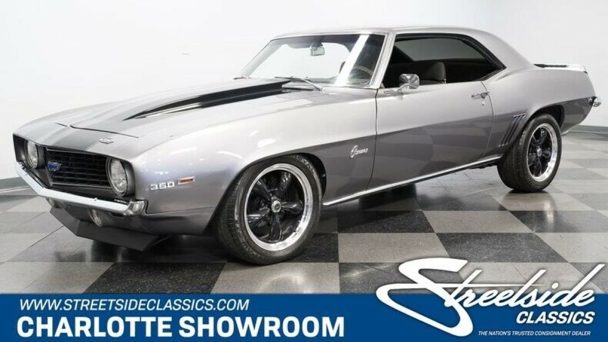 classic vintage 1st gen Chevy Edelbrock sbc automatic black cloth interior 1969 Chevrolet Camaro