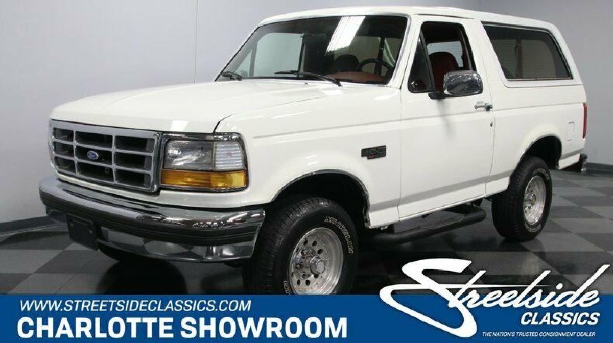classic vintage chrome big body 4 wheel drive red leather interior FoMoCo 1992 Ford Bronco XLT 4X4