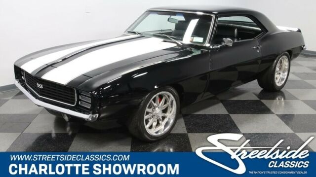 classic vintage chrome black vinyl interior Edelbrock US Mag Auto Meter 1969 Chevrolet Camaro RS/SS Restomod Tribute