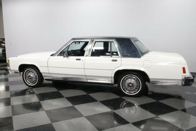 1986 Ford LTD Crown Victoria - photo 9