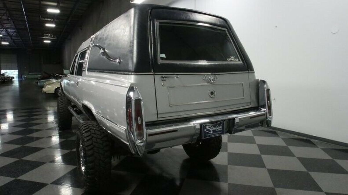 1990 Cadillac Brougham Hearse - photo 11