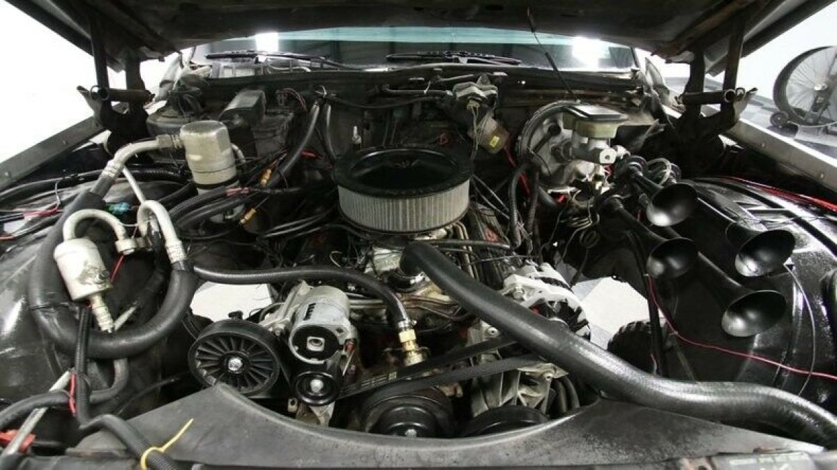 1990 Cadillac Brougham Hearse - photo 4