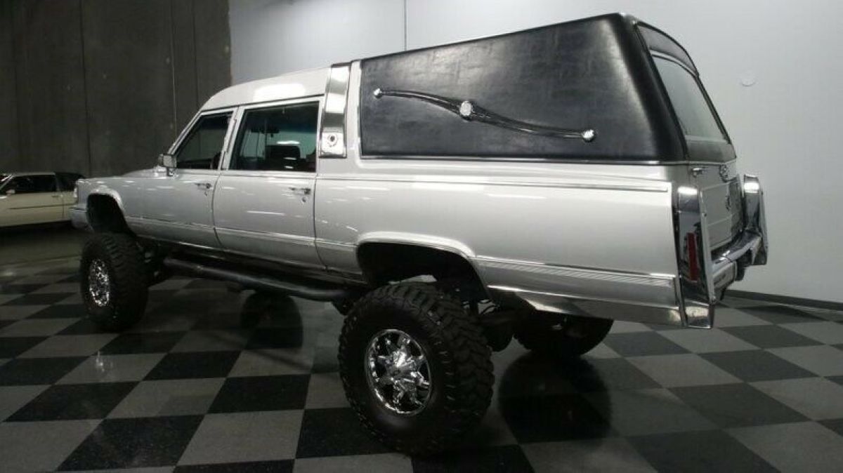 1990 Cadillac Brougham Hearse - photo 9