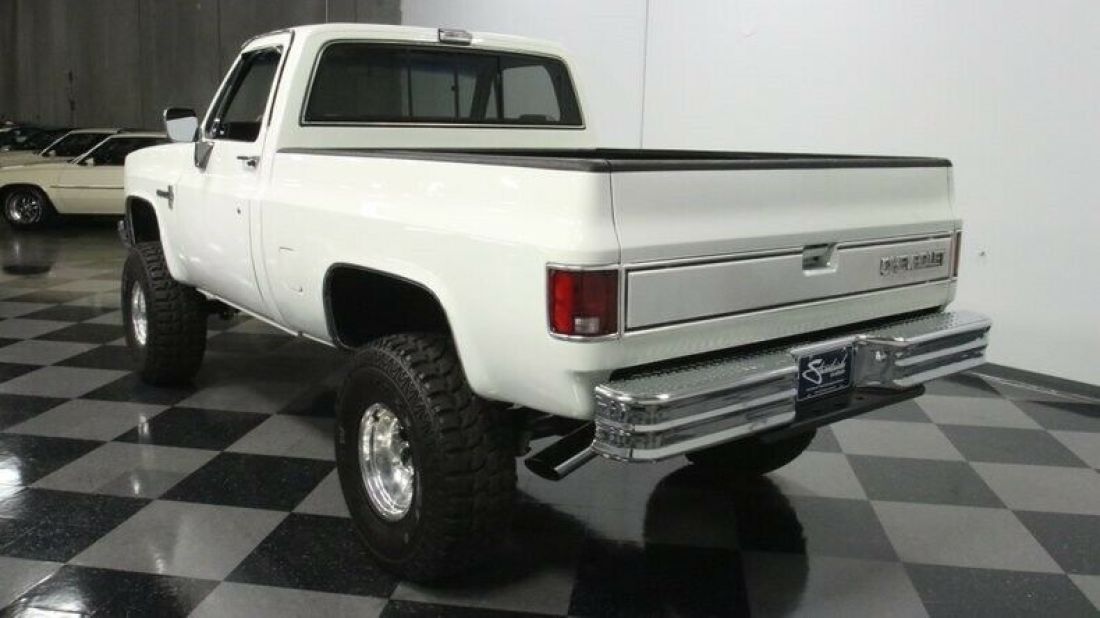 1983 Chevrolet C-10 Custom Deluxe 4x4 - photo 10