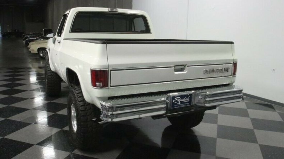 1983 Chevrolet C-10 Custom Deluxe 4x4 - photo 11