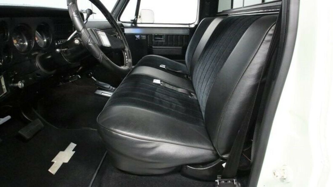 1983 Chevrolet C-10 Custom Deluxe 4x4 - photo 5
