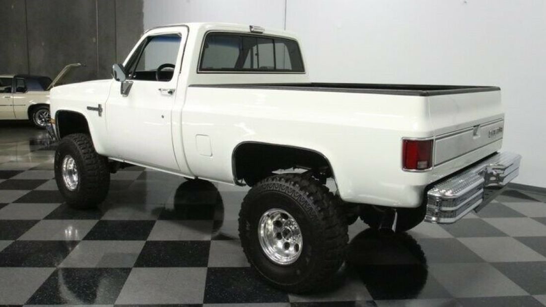 1983 Chevrolet C-10 Custom Deluxe 4x4 - photo 9