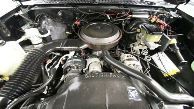 1990 Chevrolet Suburban 4X4 - photo 4