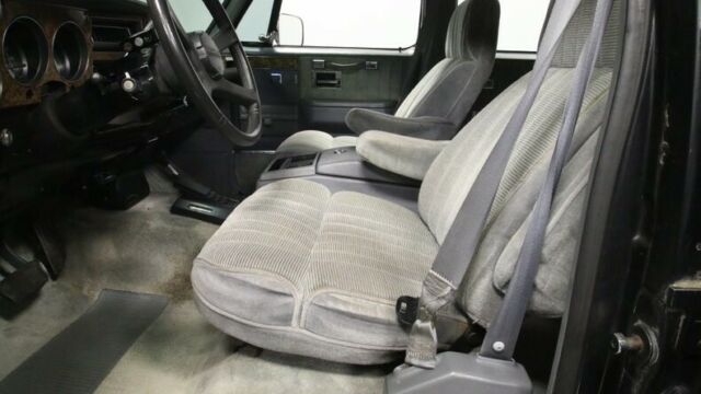 1990 Chevrolet Suburban 4X4 - photo 5