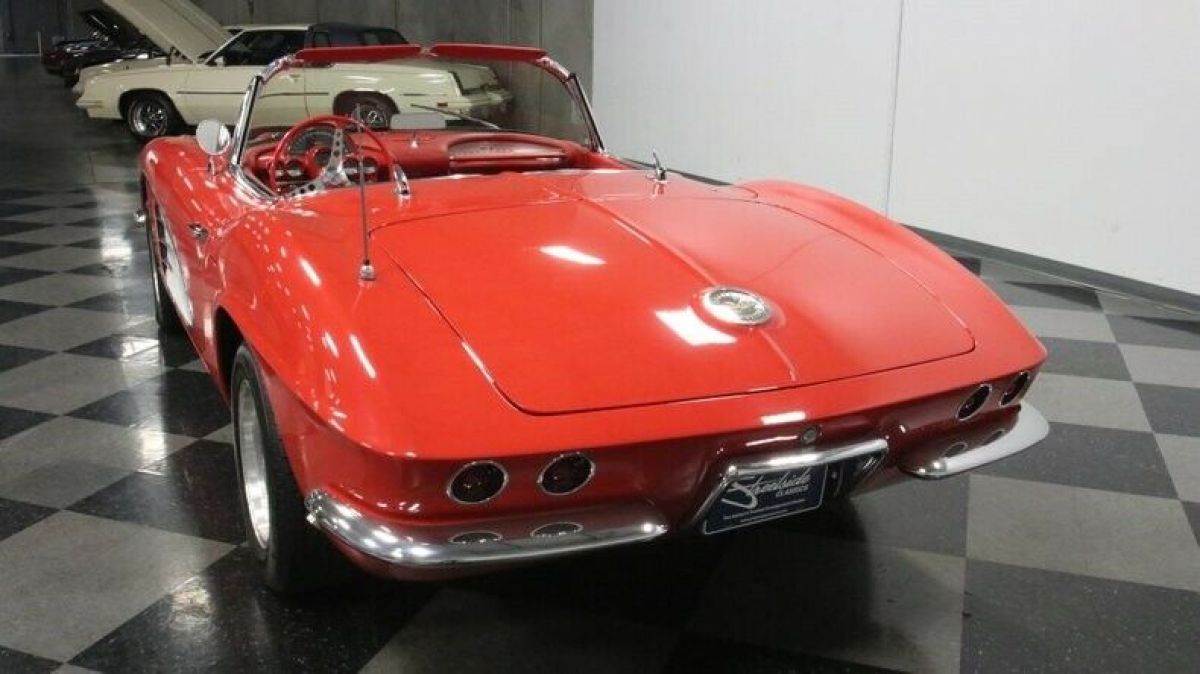 1961 Chevrolet Corvette Convertible - photo 11
