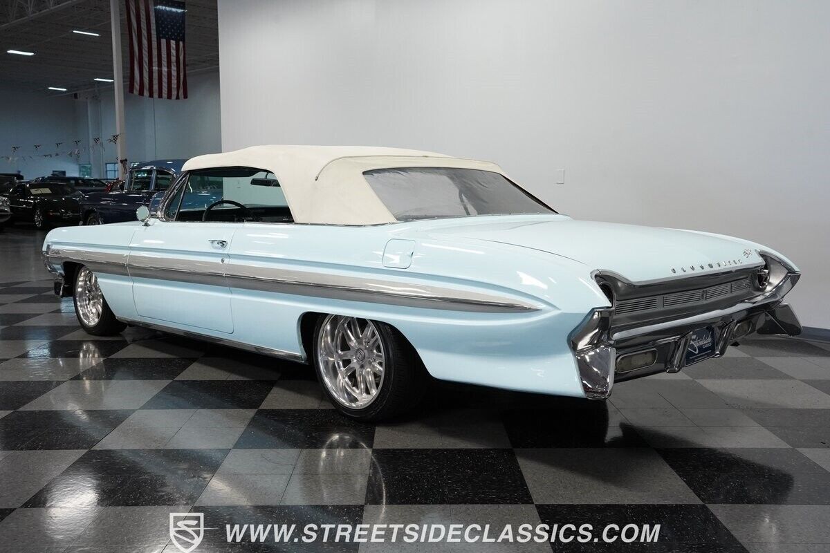 1961 Oldsmobile Starfire Convertible - photo 10