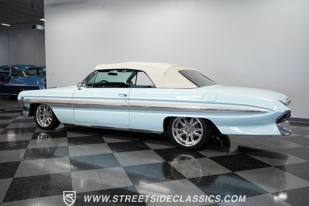 1961 Oldsmobile Starfire Convertible - photo 9