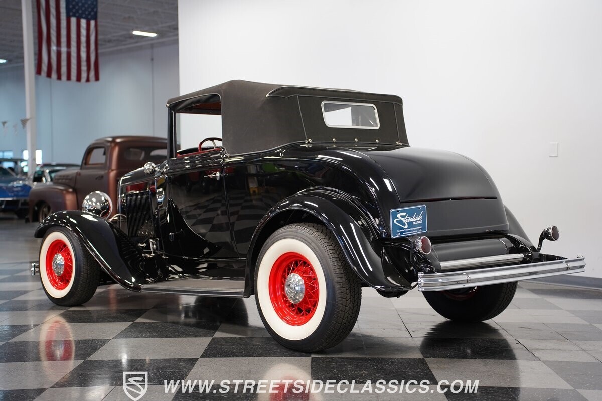 1932 Ford Cabriolet - photo 10