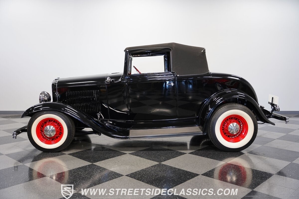 1932 Ford Cabriolet - photo 8