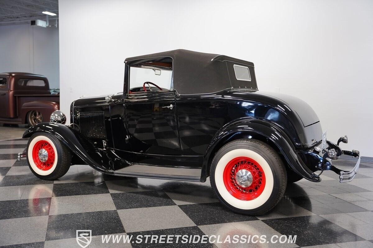 1932 Ford Cabriolet - photo 9