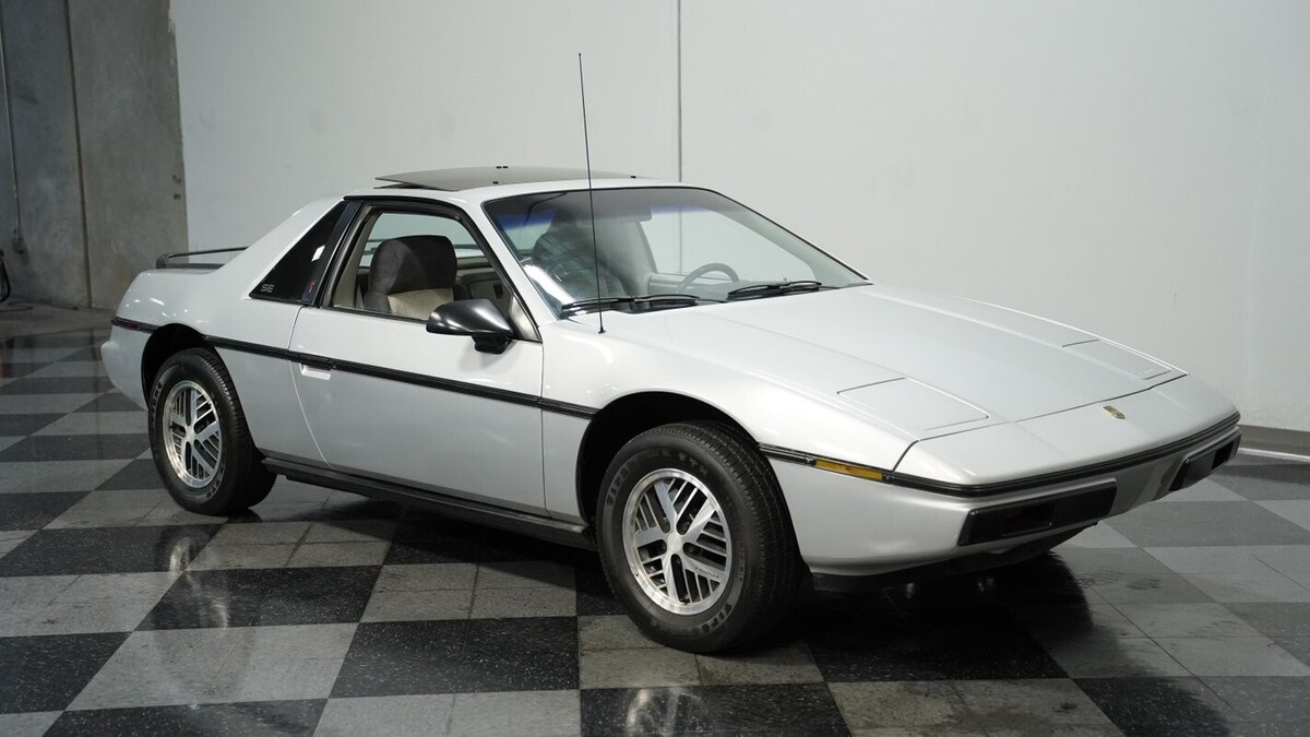 1985 Pontiac Fiero SE - photo 13