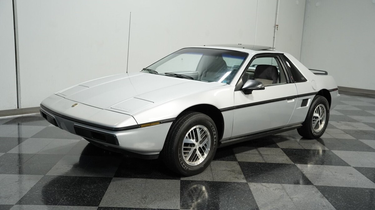 1985 Pontiac Fiero SE - photo 6