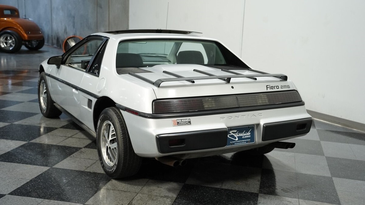 1985 Pontiac Fiero SE - photo 8