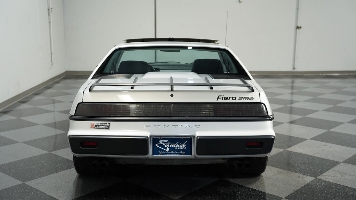 1985 Pontiac Fiero SE - photo 9