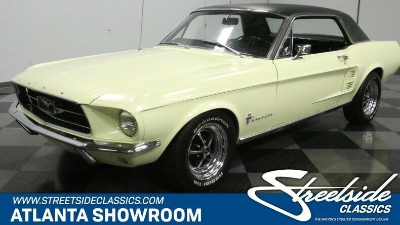 classic vintage chrome fomoco 390 v8 3-speed auto transmission spring time yello 1967 Ford Mustang