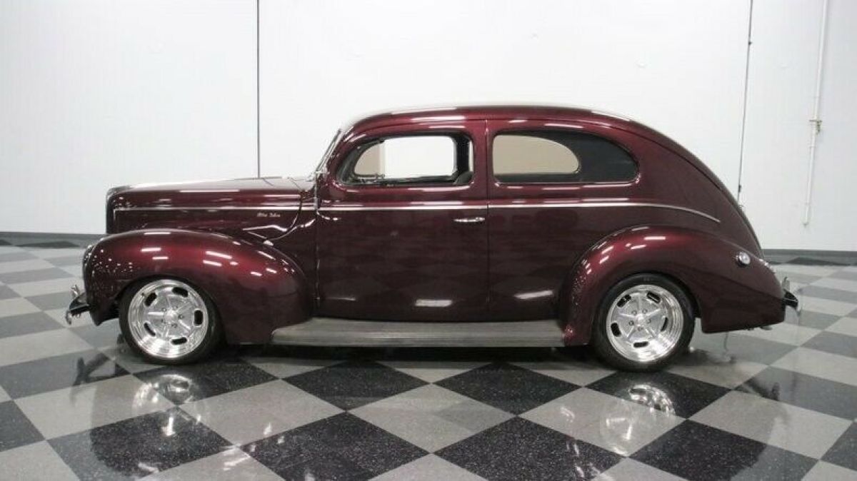 1940 Ford Deluxe Sedan - photo 3