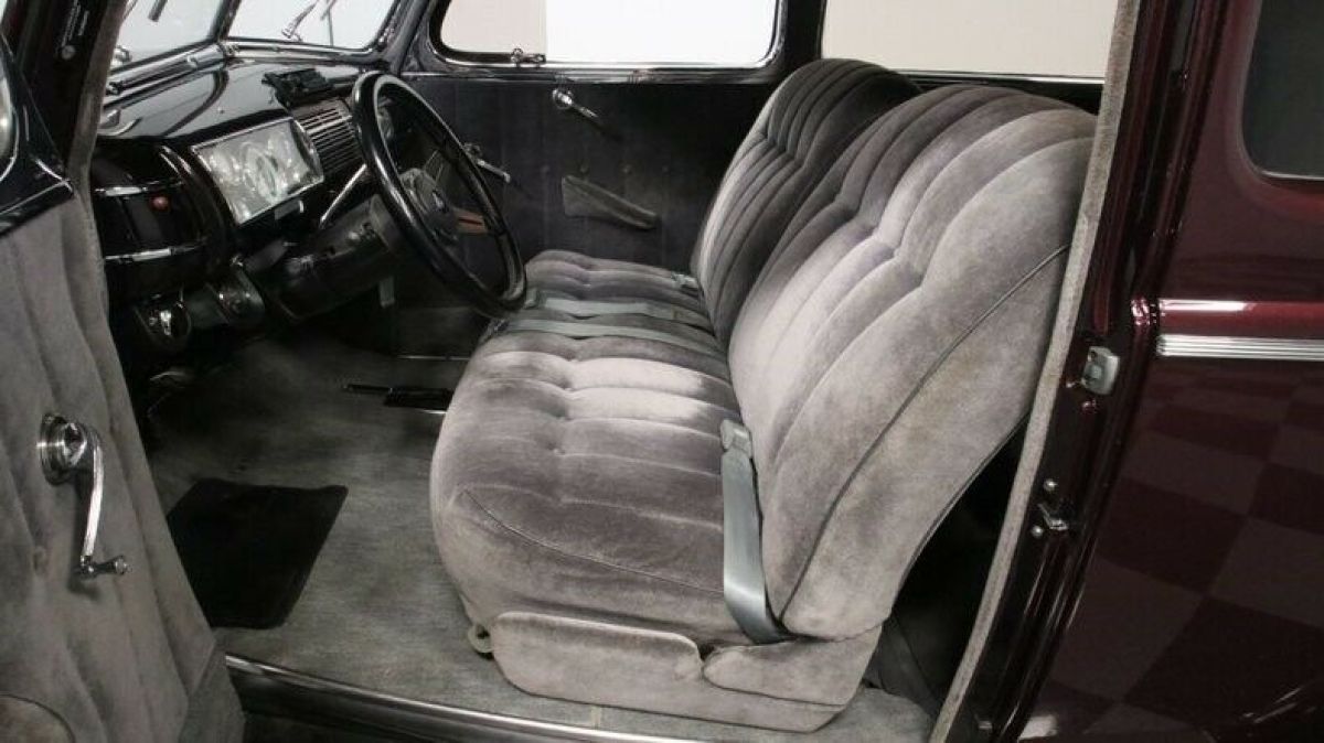 1940 Ford Deluxe Sedan - photo 5
