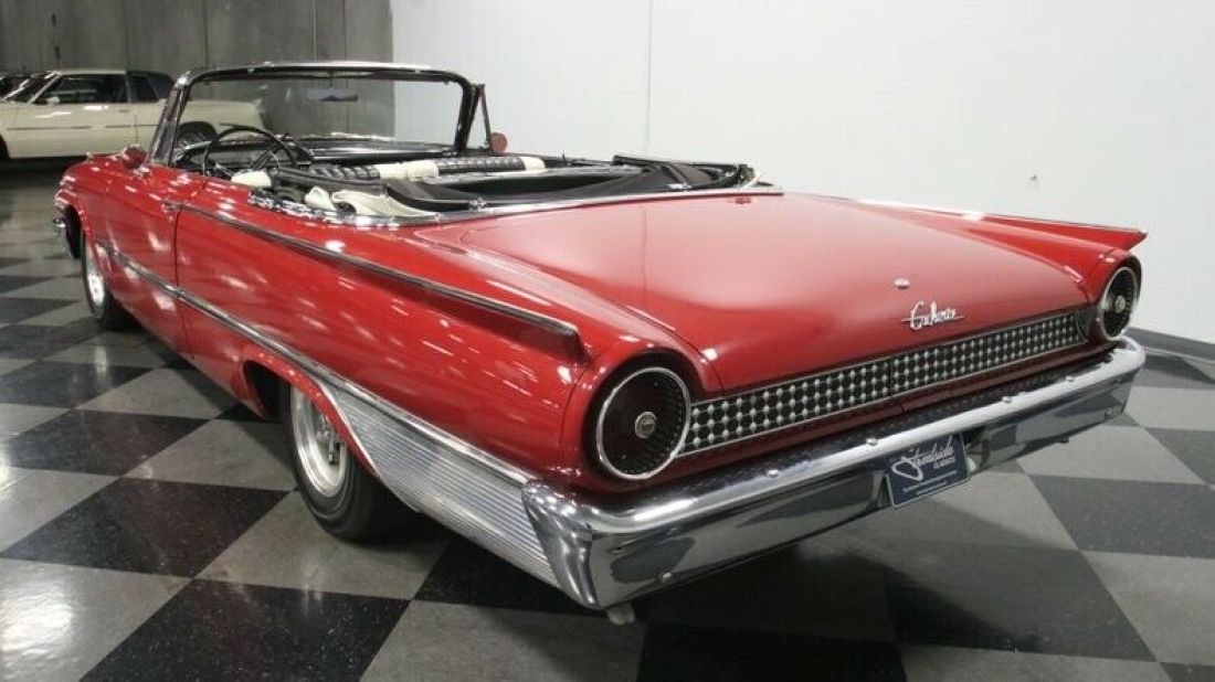 1961 Ford Galaxie Sunliner Convertible - photo 10