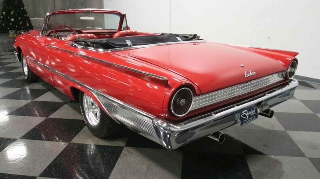 1961 Ford Galaxie Sunliner Convertible - photo 10