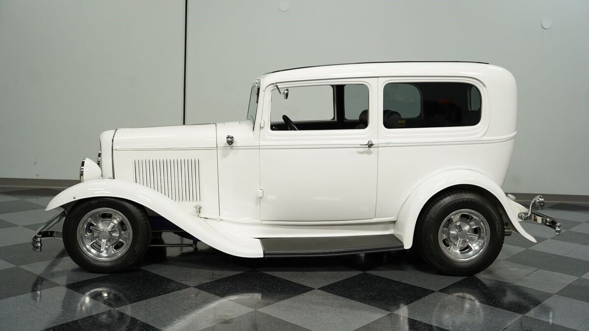 1932 Ford Tudor Restomod - photo 3