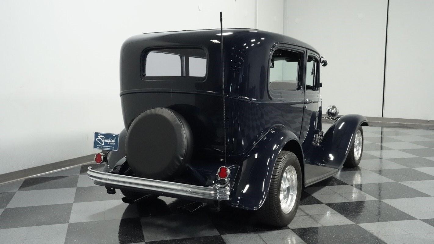 1932 Ford Tudor Streetrod - photo 10