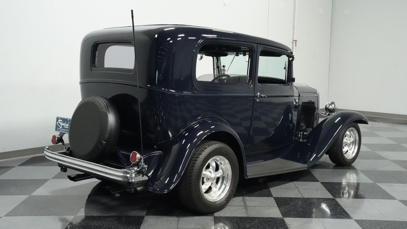 1932 Ford Tudor Streetrod - photo 11