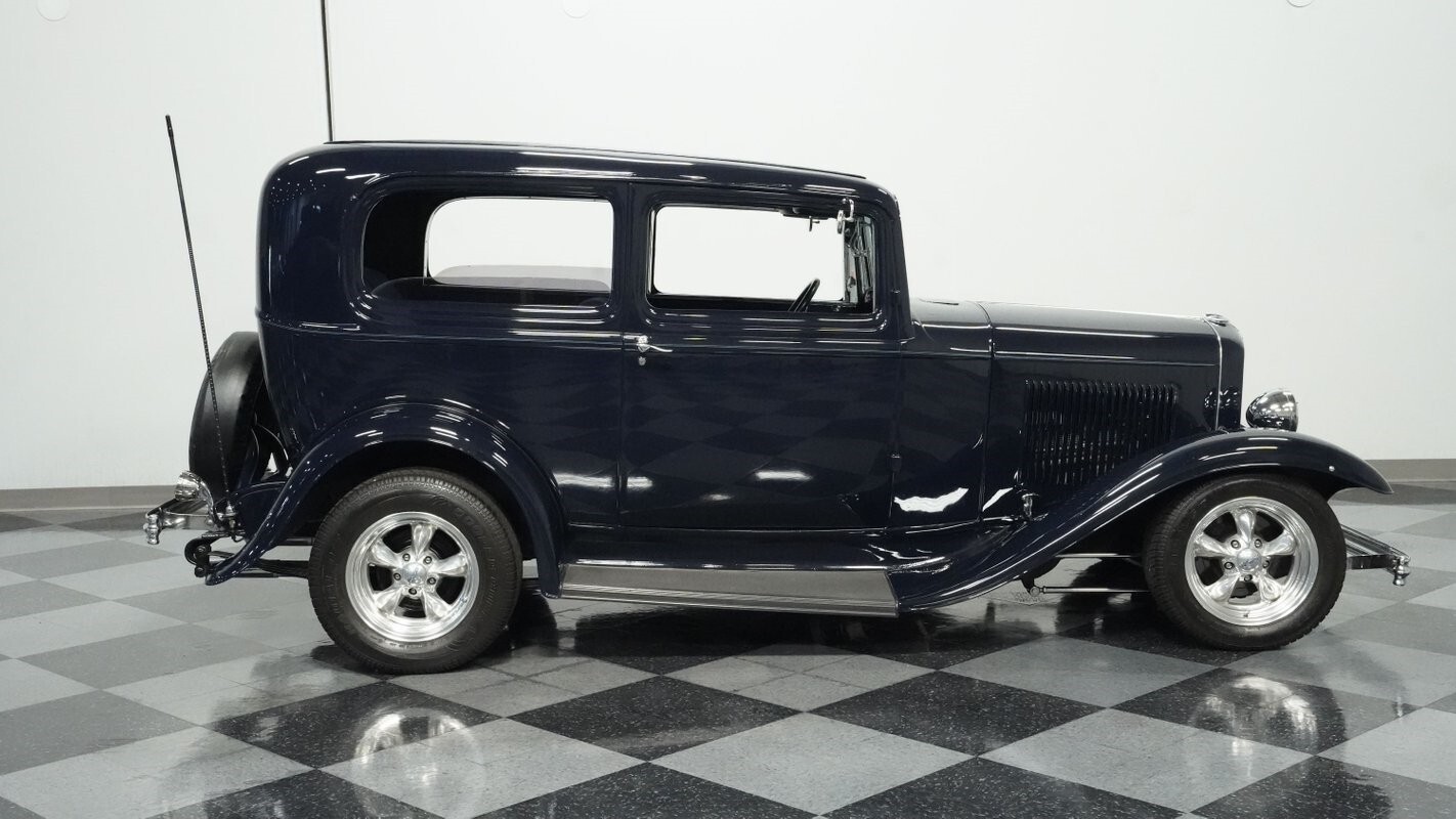 1932 Ford Tudor Streetrod - photo 12