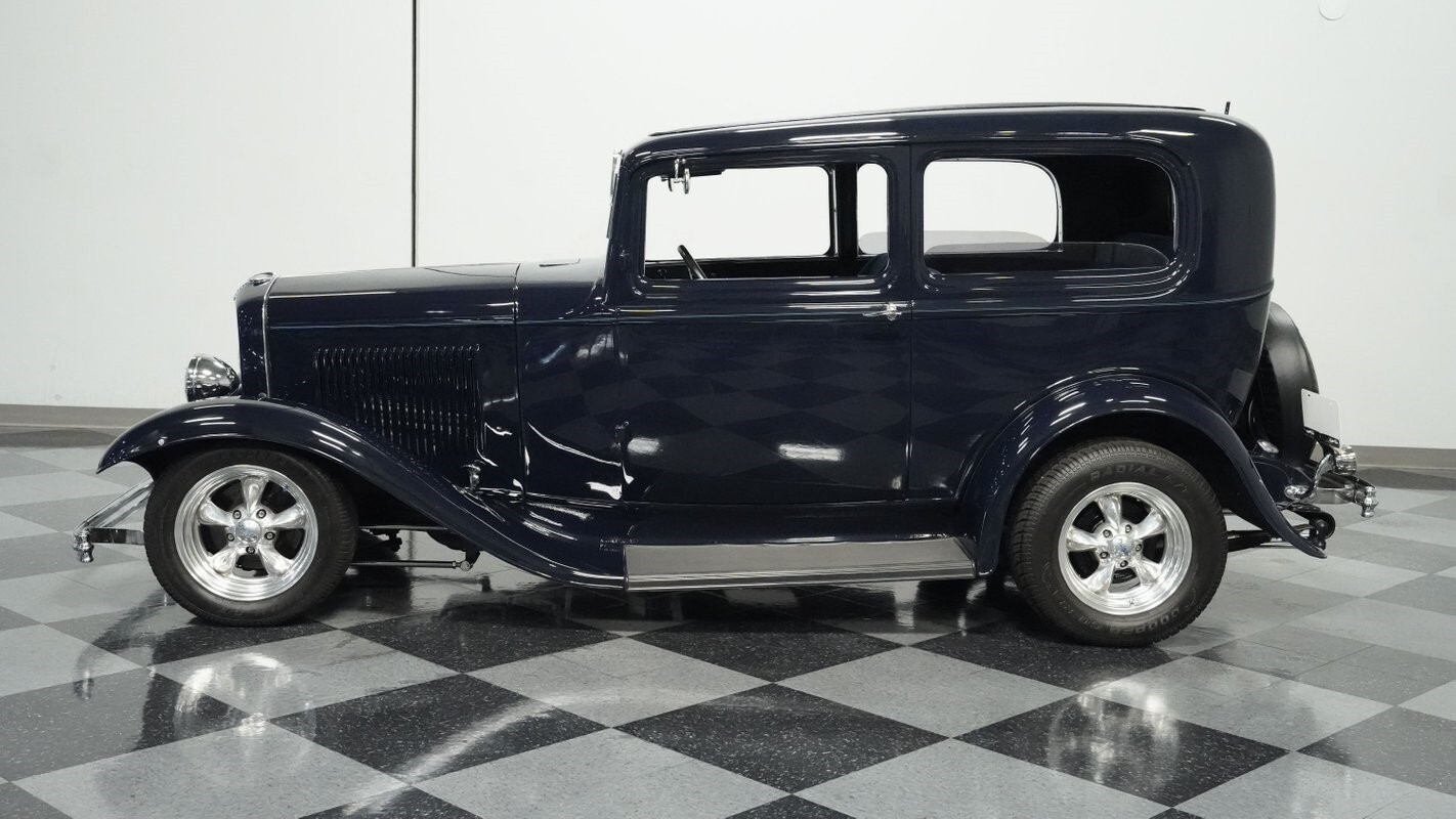1932 Ford Tudor Streetrod - photo 3