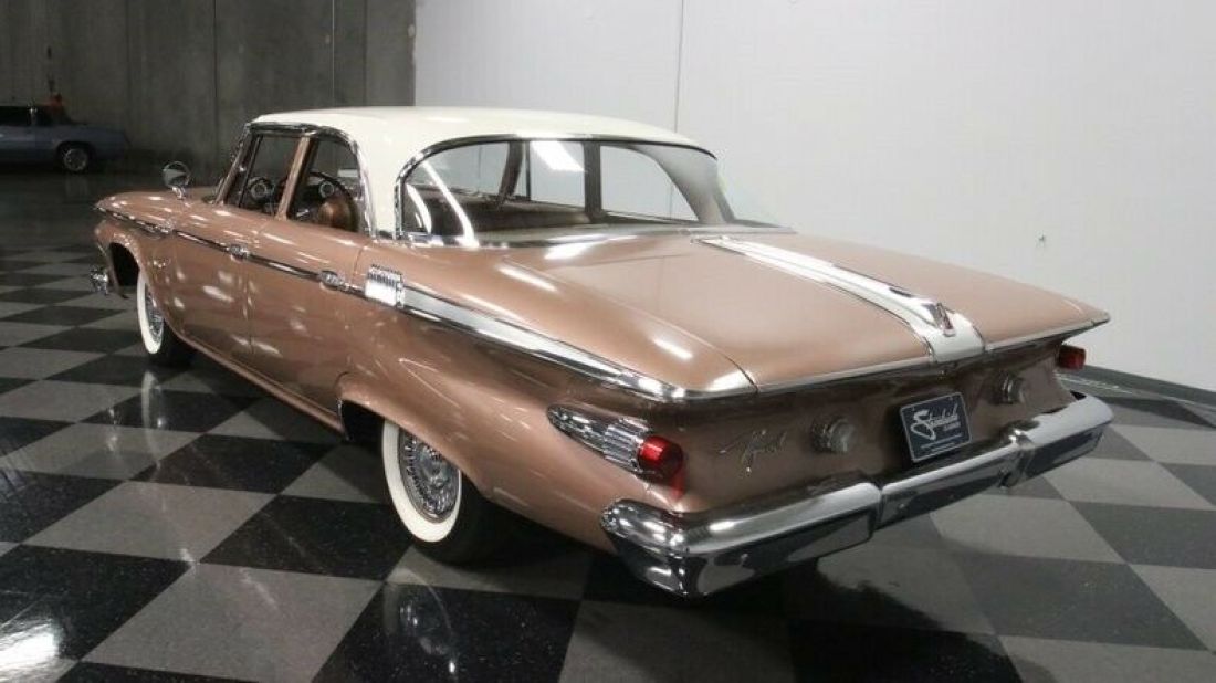 1961 Plymouth Fury Sedan - photo 10