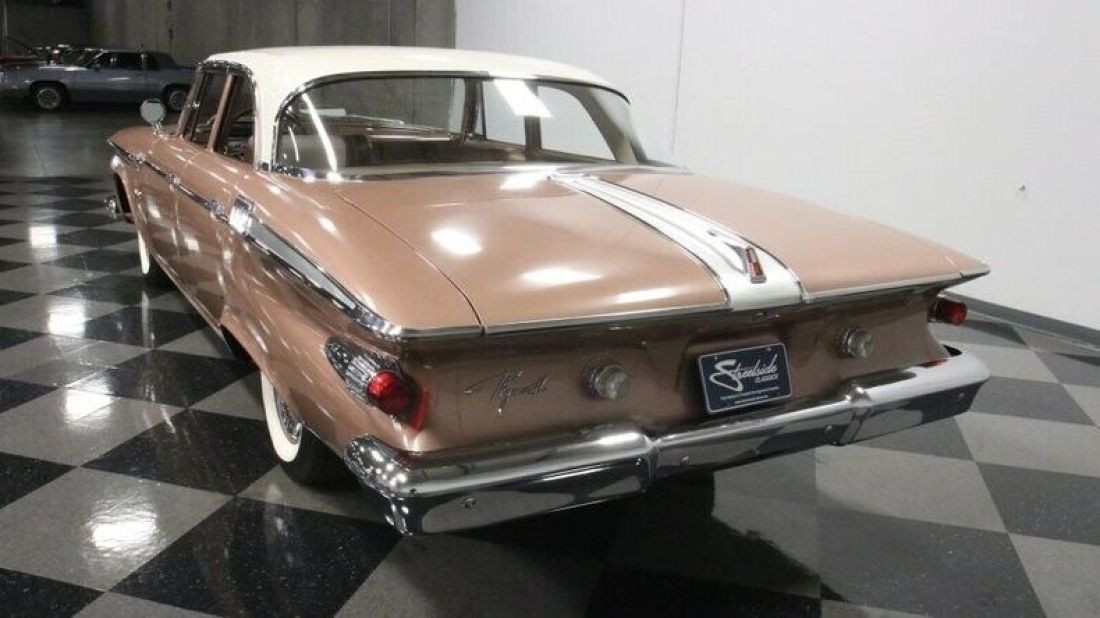 1961 Plymouth Fury Sedan - photo 11