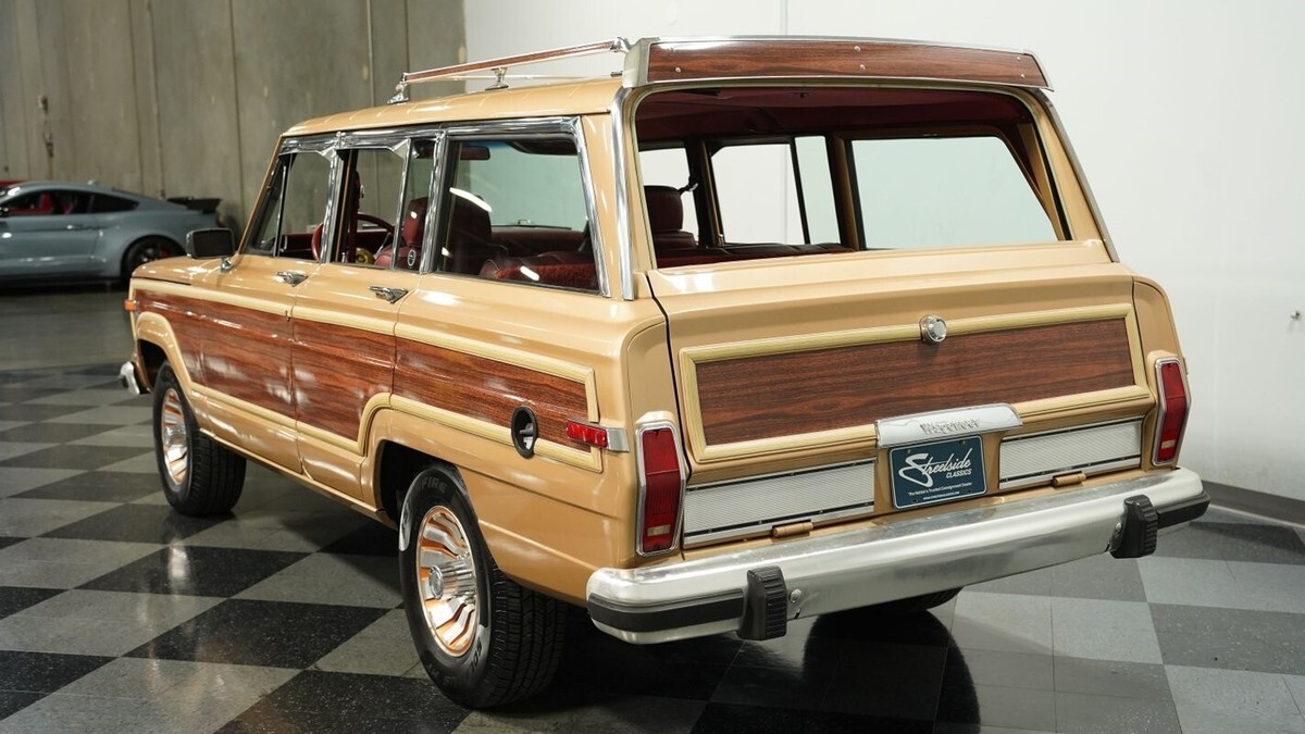 1985 Jeep Wagoneer - photo 8