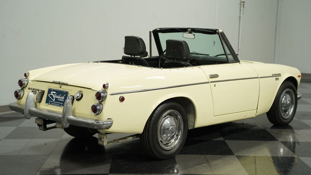 1969 Datsun 1600 Roadster - photo 11