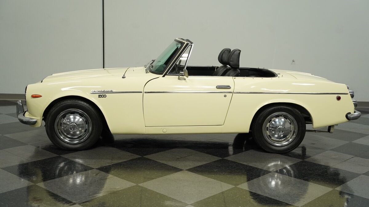 1969 Datsun 1600 Roadster - photo 3
