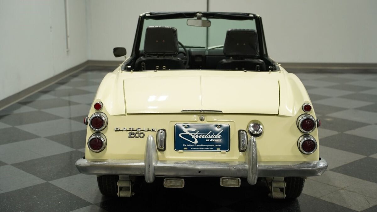 1969 Datsun 1600 Roadster - photo 9