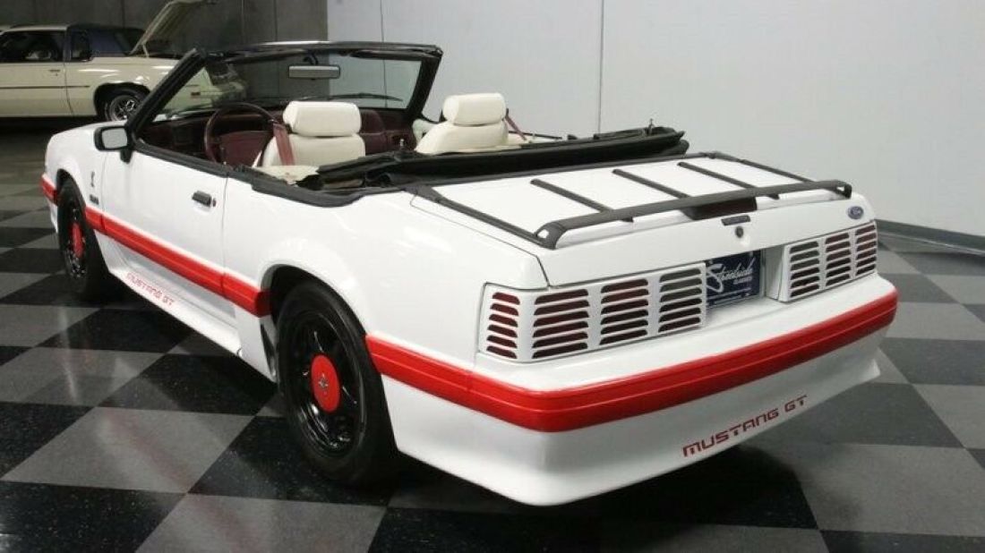 1993 Ford Mustang GT Convertible - photo 10