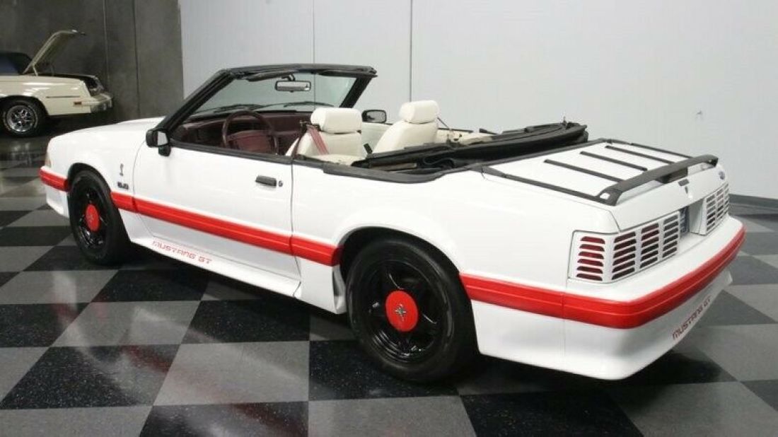 1993 Ford Mustang GT Convertible - photo 9