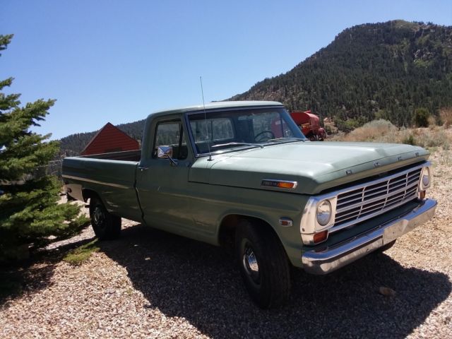 Classic vintage Ford F 250 camper special truck pickup 3/4 ton 4 speed man V8 1969 Ford F-250